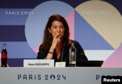 Juru Bicara Olimpiade Paris 2024 Anne Descamps dalam konferensi pers di Main Press Centre, Paris, Prancis, 21 Juli 2024. (Kai Pfaffenbach/REUTERS)