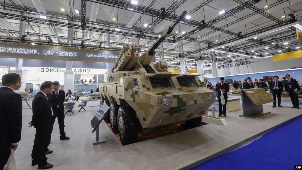资料照片: 2024年2月4日沙特首都利雅得“2024年世界防务展”上中国馆展出的装甲车