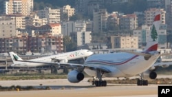 Pesawat jet Middle East Airlines di Bandar Udara Internasional Rafik Hariri di Beirut, Lebanon. (Foto: Dok)