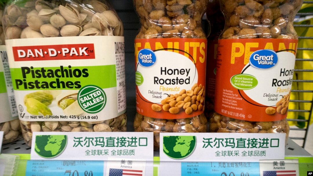 Kacang-kacang impor dari Amerika Serikat di sebuah supermarket di Beijing, 23 Maret 2018.
