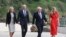 Президент США Джо Байден с супругой Джилл на встрече с премьер-министром Великобритании Борисом Джонсоном и его супругой Кэрри в графстве Корнуолл, 10 июня 2021 г. (фото Тоби Мелвилл/АР)