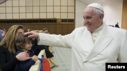 El papa argentino será el galardonado 58 que recibe el premio Carlomagno. El papa Juan Pablo Segundo lo recibió en 2004.