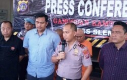 Wakapolres Sleman, Kompol M Kasim Akbar Bantilan memberikan keterangan kepada media, Selasa, 25 Februari 2020. (Foto:VOA/ Nurhadi)