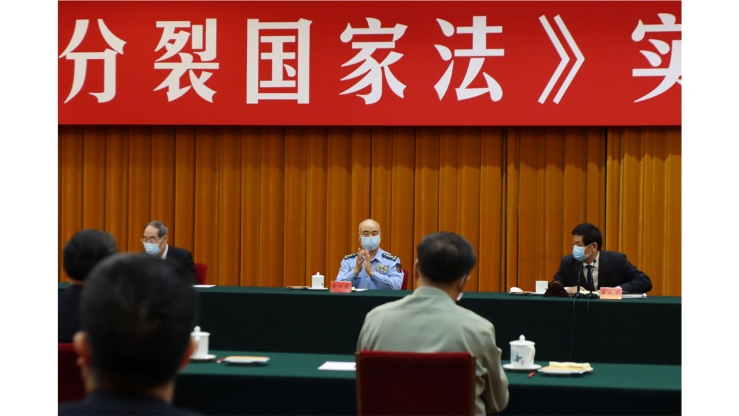 中國全國人大委員長栗戰書(右)中央軍委副主席許其亮(中)在北京出席“反分裂國家法”會議。(2020年5月29日)