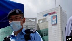 A police officer stands guard outside the Apple Daily headquarters on Thursday, June 17, 2021. AP/Kin Cheung