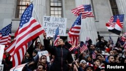 미국 뉴욕 브로클린 지역에서 2일 도널트 트럼프 대통령의 반 이민 행정명령에 항의하는 시위가 벌어졌다.