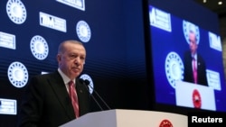 Turkish President Recep Tayyip Erdogan addresses businesspeople during a meeting in Istanbul, Turkey, Jan. 3, 2022. (Murat Cetinmuhurdar/Presidential Press Office/Handout via Reuters)