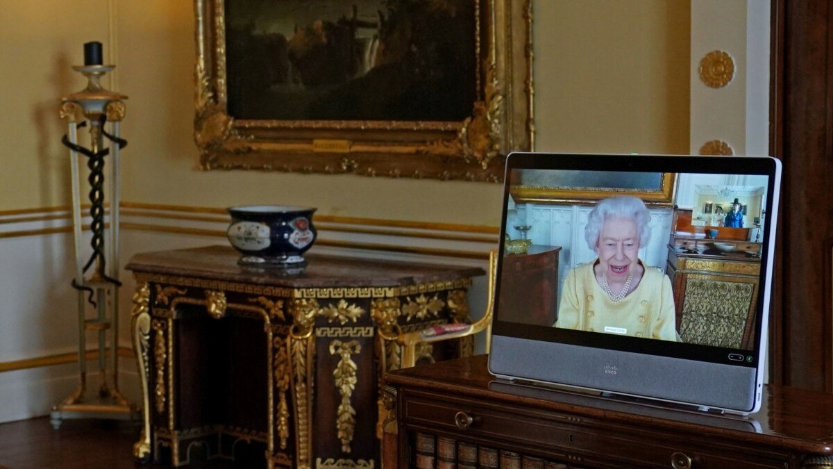 Aconsejan a la Reina Isabel de Inglaterra que descanse al menos dos semanas más