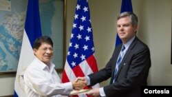 Kevin K. Sullivan se desempeñó como Representante Permanente Interino y Adjunto de la Misión de los Estados Unidos.