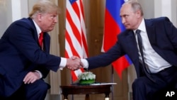 Presiden AS Donald Trump dan Presiden Rusia Vladimir Putin dalam pertemuan di Istana Presiden Finlandia di Helsinki, 16 Juli 2018 lalu.