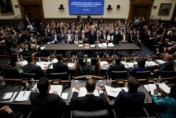 Former special counsel Robert Mueller is sworn in before the House Intelligence Committee on his report on Russian interference in the 2016 presidential election on Capitol Hill, in Washington, July 24, 2019.