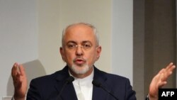 جواد ظریف در حین سخنرانی در اندیشکده «شورای روابط خارجی» در نیویورک - ۲۳ آوریل ۲۰۱۸
