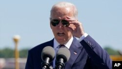 Presiden AS Joe Biden berpidato saat melakukan kunjungan ke New Albany, negara bagian Ohio hari Jumat (9/9). 