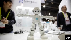 UBTECH's Lynx, a video-enabled humanoid robot that's Amazon Alexa-compatible, is demonstrated at CES International in Las Vegas, Jan. 6, 2017.