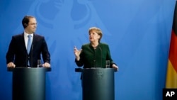 German Chancellor Angela Merkel, right, and Tunisian Prime Minister Youssef Chahed brief the media after talks at the chancellery in Berlin, Feb. 14, 2017.
