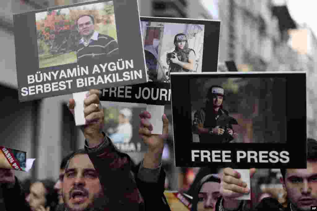 Turkish journalists hold placards with images of Bunyamin Aygun, a photographer working for Istanbul daily Milliyet, who was abducted in Syria in Nov. 2013 by armed Syrian opposition groups, during a protest in Istanbul.&nbsp;