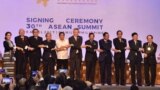 Thủ tướng Nguyễn Xuân Phúc (thứ 4, từ trái sang) tại Hội nghị thượng đỉnh của khối ASEAN ngày 29/4/2017.