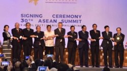 Thủ tướng Nguyễn Xuân Phúc (thứ 4, từ trái sang) tại Hội nghị thượng đỉnh của khối ASEAN ngày 29/4/2017.