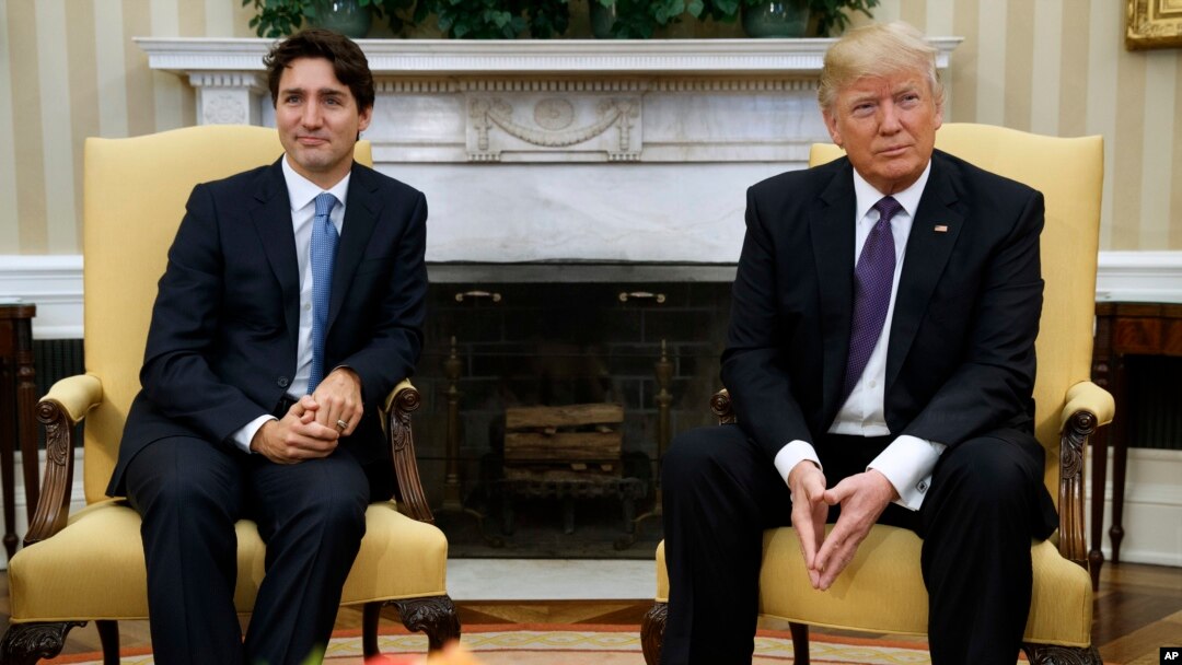 Presiden AS Donald Trump saat menerima kunjungan PM Kanada Justin Trudeau di Gedung Putih, 13 Februari 2017 lalu (foto: dok). 
