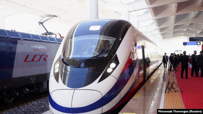 Tuyến đường sắt mới nối Trung Quốc và Lào vừa được khai trương ngày 3/12/2021.