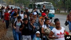 Las caravanas de migrantes centroamericanos que llegaron a la frontera Sur de EE. UU. en los últimos dos años han aumentado el número de casos que tienen que revisar los jueces migratorios.