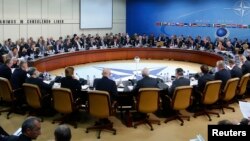 Para Menteri Pertahanan NATO hari Rabu (23/10) melakukan pertemuan hari kedua di Brussels, Belgia. 