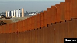Uko perezida Donald Trump yipfuza ko uruzitiro rumera.