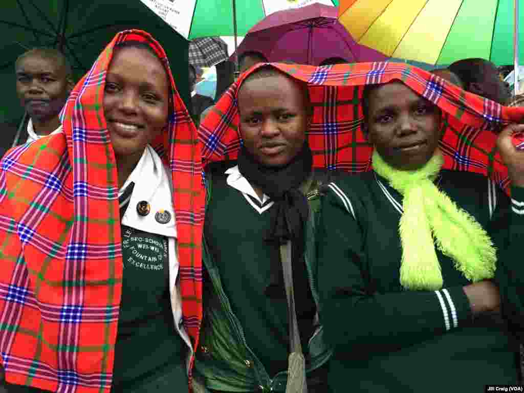 Catholic Kenyans wait in the rain to attend a Holy Mass to be given by Pope Francis at the campus of the University of Nairobi, in Kenya, Nov. 26, 2015. Pope Francis is in Kenya on his first-ever trip to Africa.