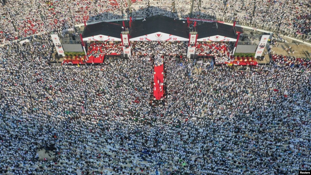 Foto udara kampanye akbar pasangan Capres-Cawapres 02 Prabowo Subianto-Sandiaga Uno di stadium Gelora Bung Karno, Jakarta, 7 April 2019 (Foto: Antara). 