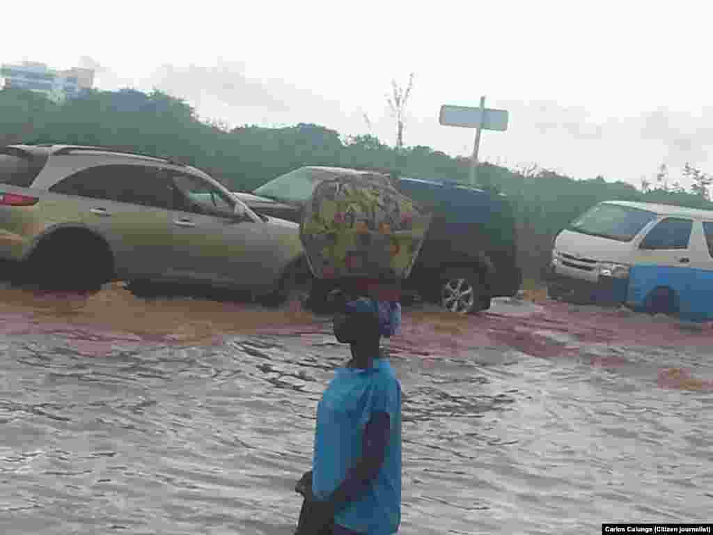 Chuvas em Talatona. Luanda, Angola