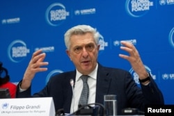 Komisaris Tinggi Pengungsi Filippo Grandi dalam konferensi pers pada hari pembukaan Forum Pengungsi Global, di Jenewa, 13 Desember 2023. (JEAN-GUY PYTHON/Pool via REUTERS)