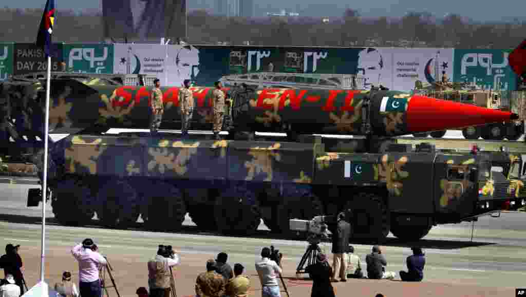 A Pakistani Shaheen II missile is displayed during the Pakistan National Day parade in Islamabad, March 23, 2015.