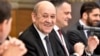 Le ministre français des Affaires étrangères à Alger où il devrait évoquer la Libye et le Mali