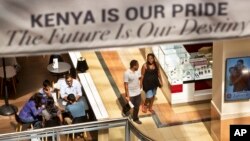 Pusat perbelanjaan 'Westgate' di Nairobi, Kenya dibuka lagi dua tahun setelah serangan teror, pada Juli lalu (foto: dok). Kenya menangkap dua tersangka yang dituduh merencanakan serangan teror di Nairobi. 