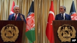 Turkish Prime Minister Binali Yildirim, left, and Afghanistan's Chief Executive Abdullah Abdullah, speak during a press conference in Kabul, Afghanistan, April 8, 2018.