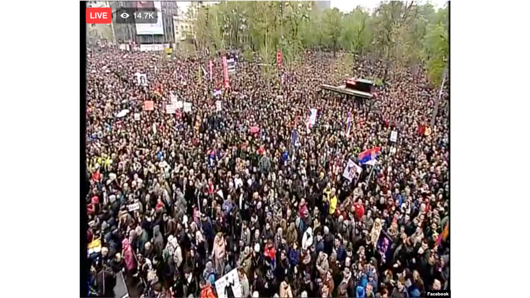 Protest ispred Skupštine Srbije u Beogradu, 13. aprila 2019. (Foto: Screen shot Facebook stranice Saveza za Srbiju)