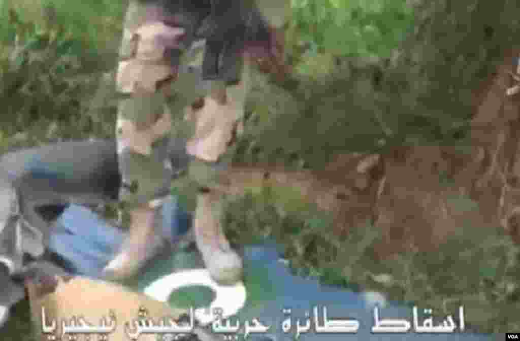 Abubakar Shekau, chef du mouvement extrémiste islamiste Boko Haram, dit qu’il n’est pas mort et déclare avoir créé un califat dans le Nord du Nigéria, dans une vidéo dont l’AFP a obtenu une copie.