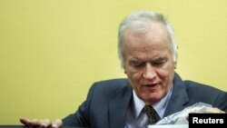 Tsohon Kwamandan Sabiyawa Radko Mladic a gabankotun kasa kasa a Haque.