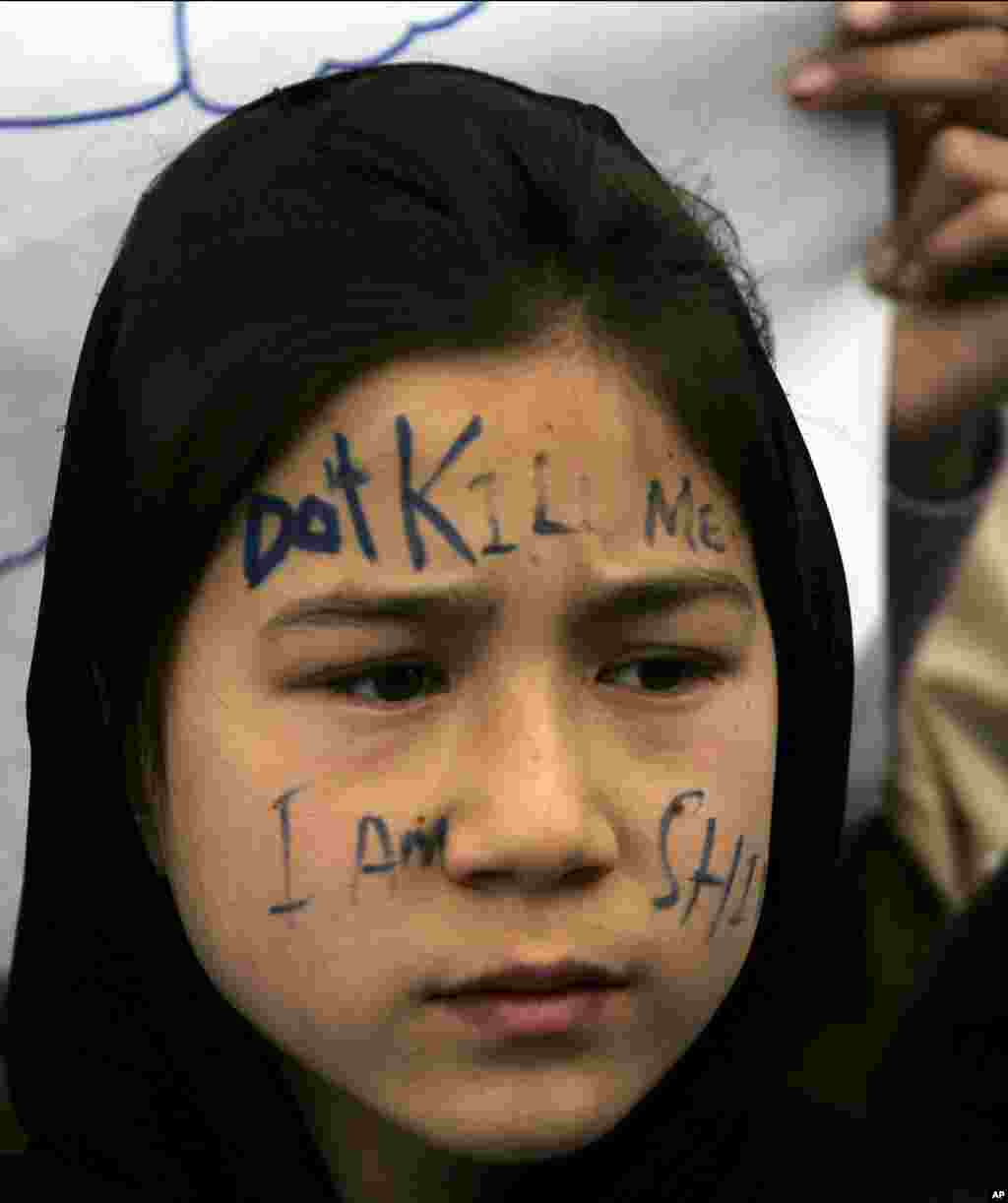 A Pakistani Shiite girl takes part in a sit-in protest with others to condemn recent bombing which killed scores of people, in Quetta, Pakistan.