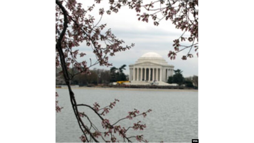 Jefferson Memorial, monumen untuk memperingati Presiden ketiga AS, Thomas Jefferson, adalah salah satu monumen yang ada di kompleks Tidal Basin.