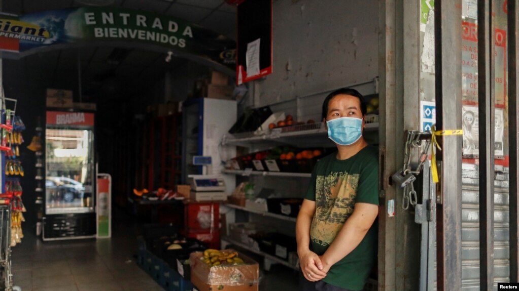 A seller waits for costumers at his shop during a blackout, amid a heat wave, in Buenos Aires, Argentina January 11, 2022. (REUTERS/Agustin Marcarian)