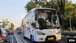 Bus Damri menjadi angkutan pemadu dari sejumlah kota kecil menuju Bandara Adi Sucipto, Yogyakarta. (foto Nurhadi)