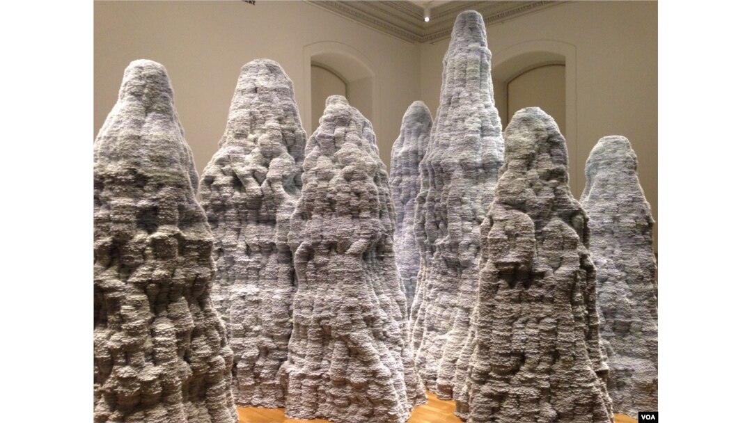 Artist Tara Donovan's mountains are made up of hundreds of thousands of index cards. (J. Taboh/VOA)