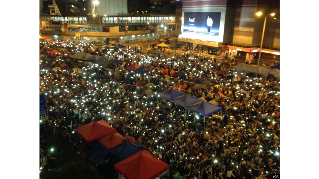 香港雨伞运动满月(美国之音海彦拍摄)