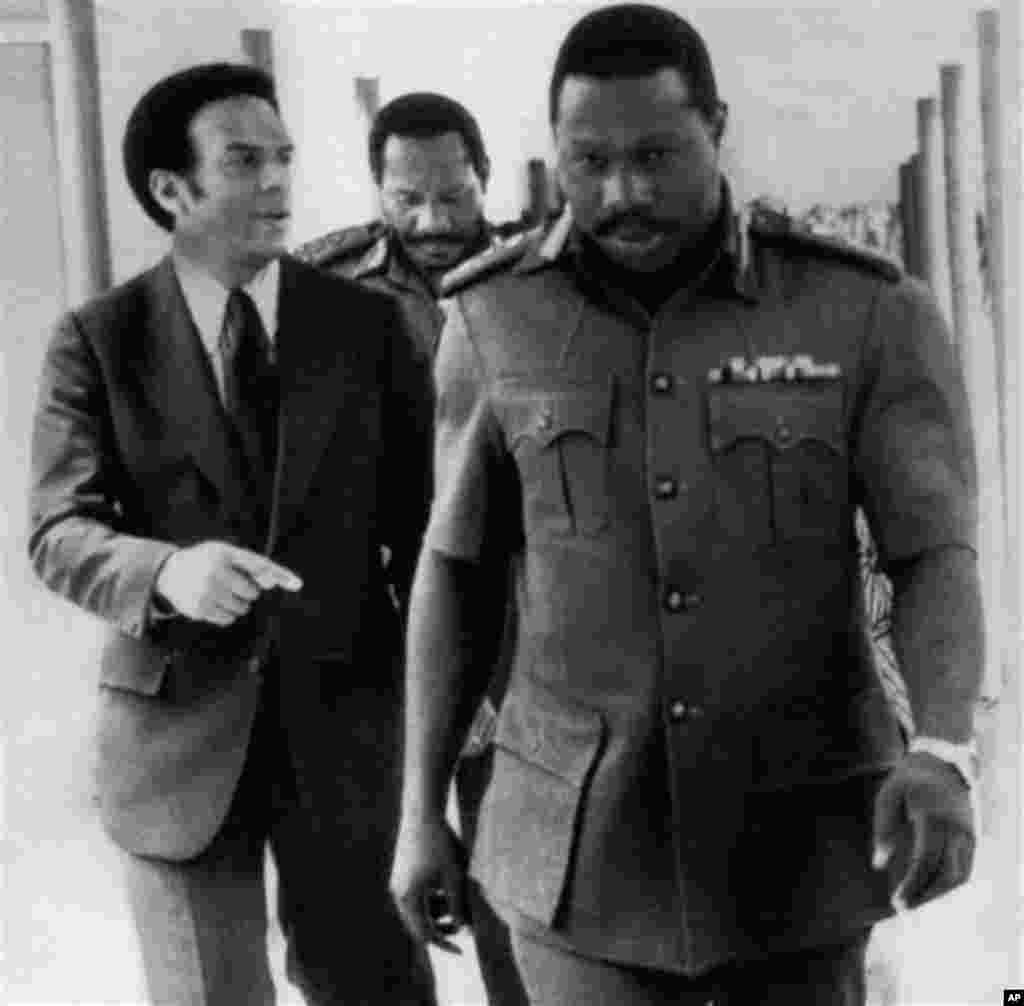 U.S. Ambassador to the United Nations Andrew Young, left, talks with Lt. Gen. Olusegun Obasanjo, the Nigerian head of state, in Lagos, Feb. 10, 1977. 