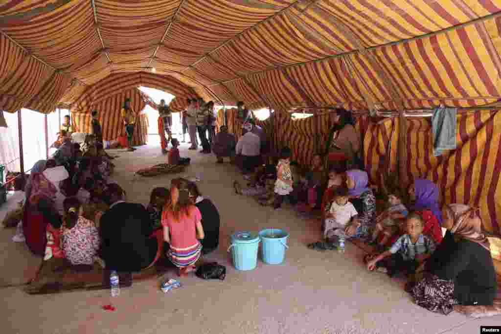 Displaced people from the minority Yazidi sect take refuge at Dohuk province, Aug. 7, 2014.
