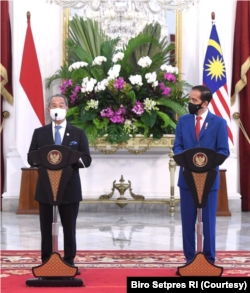 Presiden Jokowi dan PM Malaysia Muhyiddin dalam pernyataan pers bersama di Istana Merdeka, Jakarta, Jumat (5/2), mendesak ASEAN untuk bertindak atas Kudeta Myanmar (Foto: Courtesy/Biro Pers)