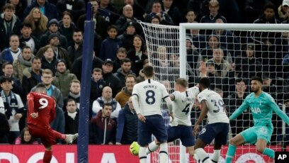 စပါးအသင္းဘက္သို႔ တလံုးတည္းေသာ အႏုိင္ဂိုးကို သြင္းယူေနသည့္ Firmino ။ ဇန္နဝါရီ ၁၁၊ ၂၀၁၉။