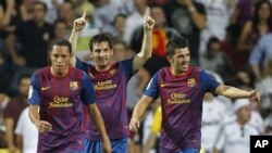 Adriano Correia, Lionel Messi, dan David Villa