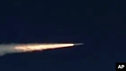 Fotografija ruskog Ministarstva odbrane March 11, 2018 shows the Kinzhal hypersonic missile flying during a test in southern Russia.